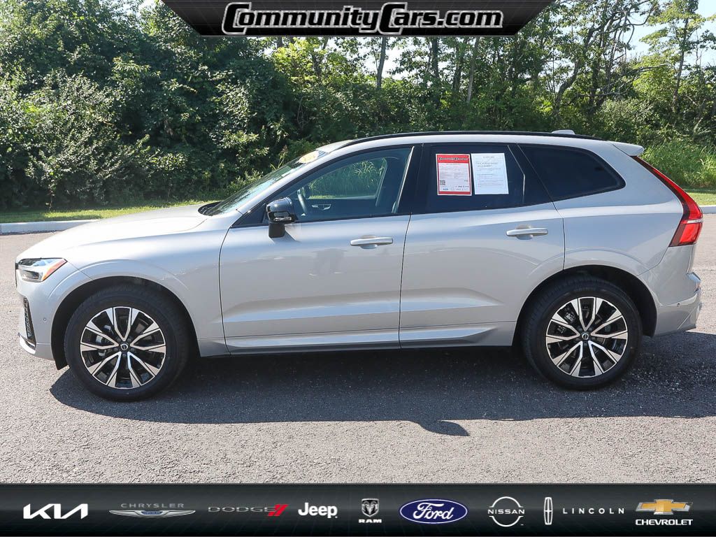 2025 Volvo XC60 B5 Plus photo 3