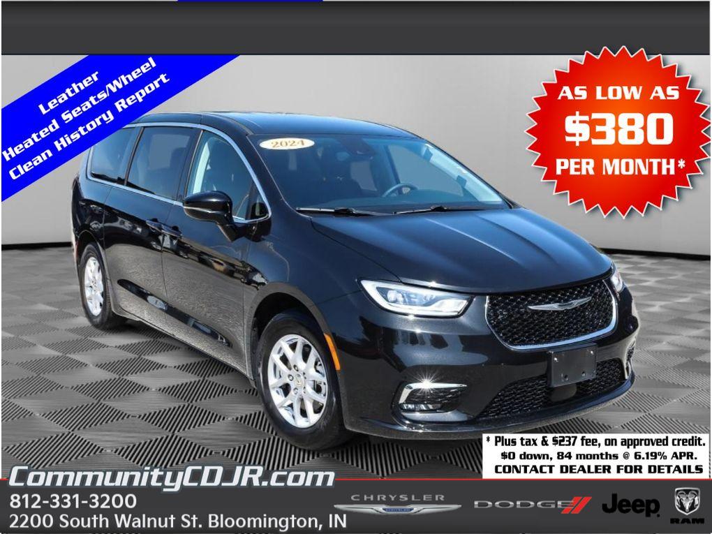 2024 Chrysler Pacifica Touring L's photo