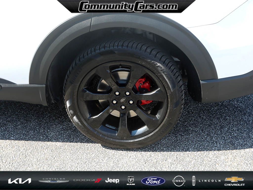 2022 Ford Explorer ST photo 3