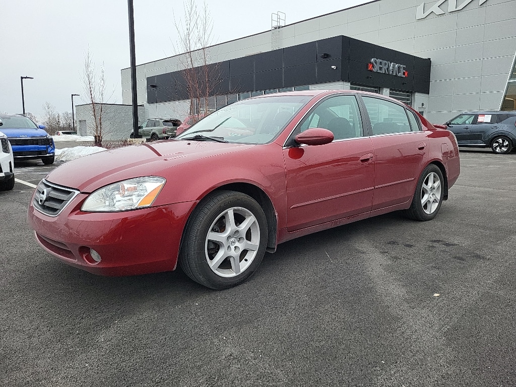 Used 2004 Nissan Altima SE with VIN 1N4BL11D34C106573 for sale in Bloomington, IN