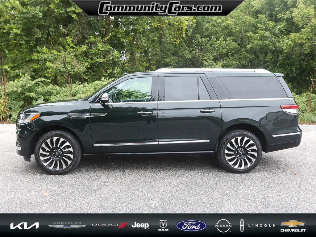 2023 Lincoln Navigator Black Label photo 2