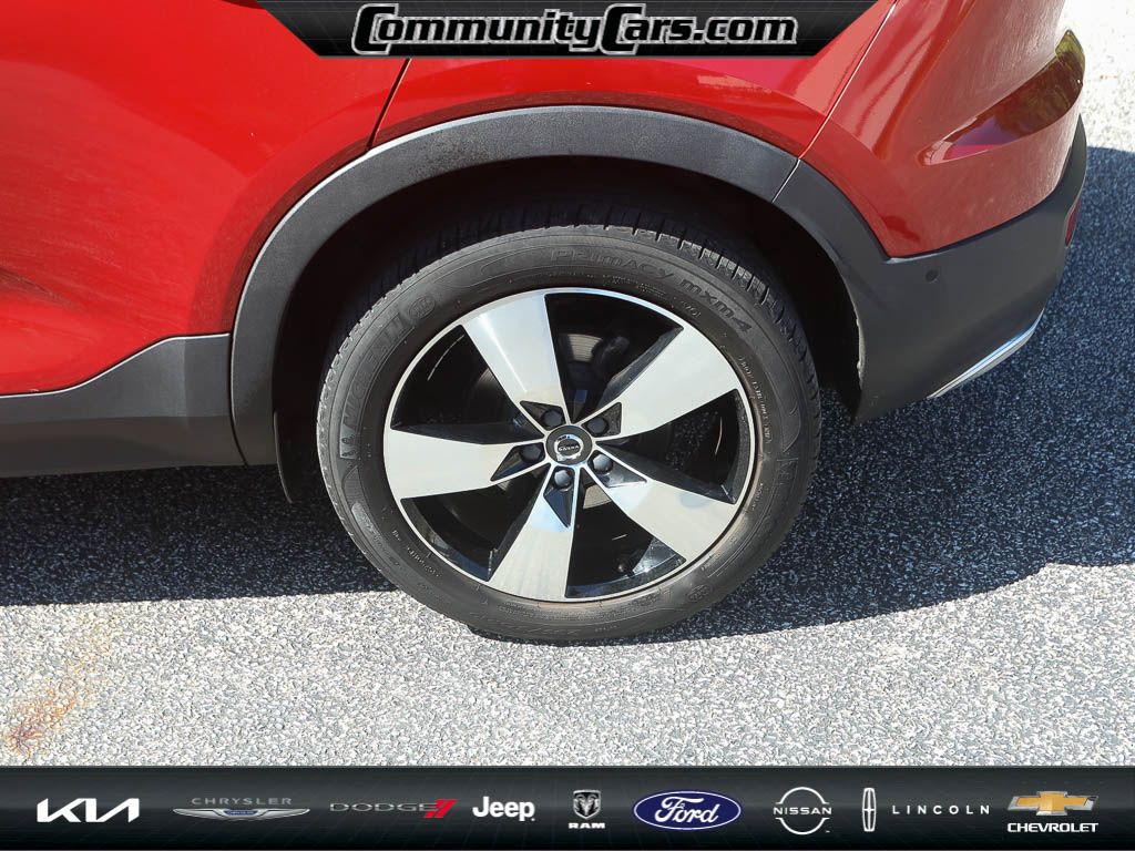 2019 Volvo XC40 Momentum photo 4