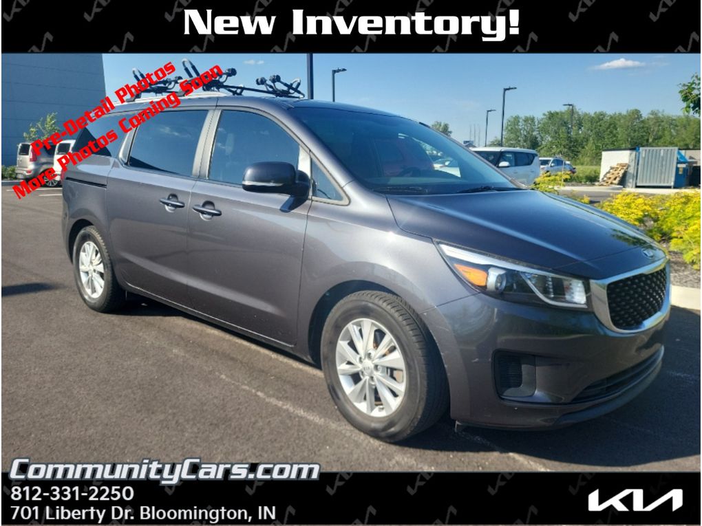 2016 Kia Sedona LX's photo