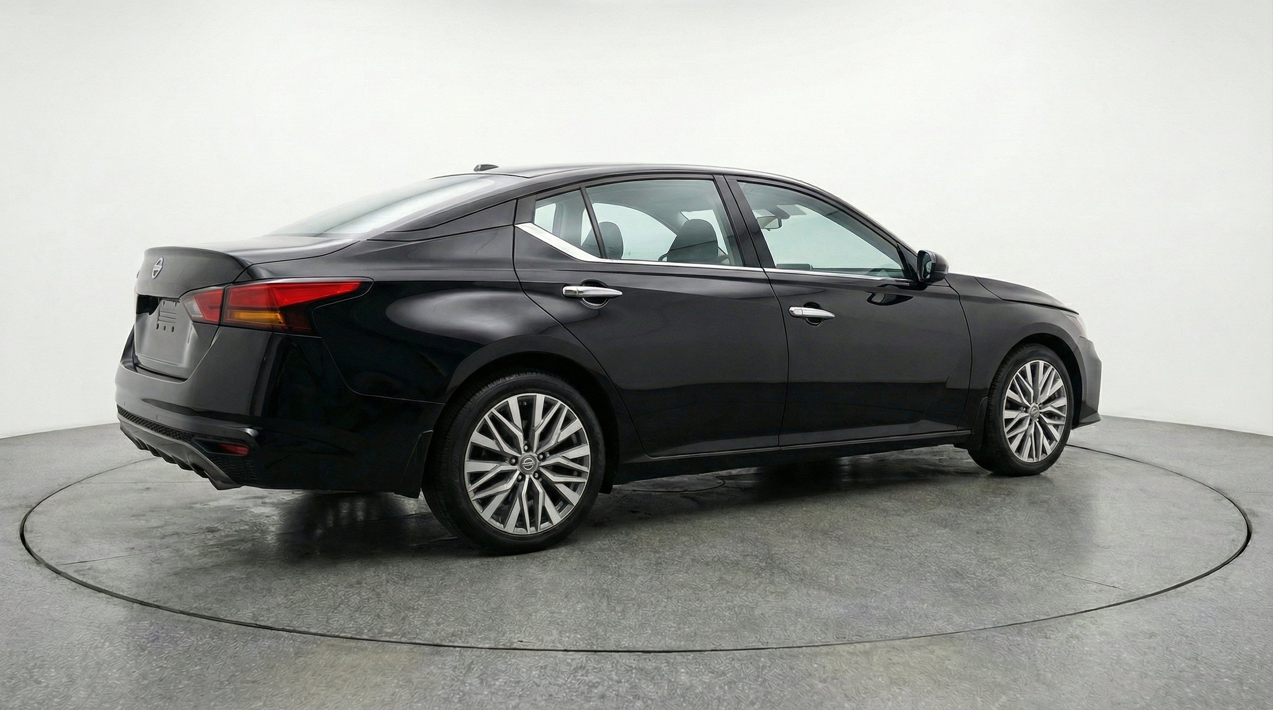 Thumbnail: 2025 Nissan Altima - 9
