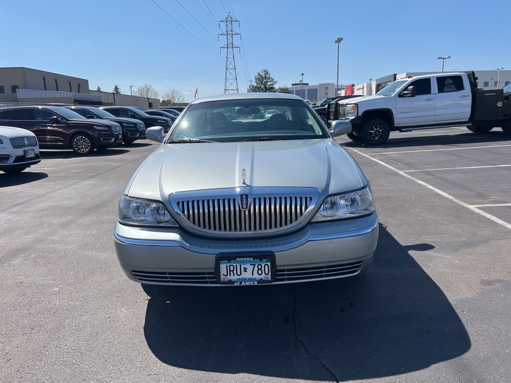 Used 2006 Lincoln Town Car Signature with VIN 1LNHM81W56Y600169 for sale in Bloomington, Minnesota