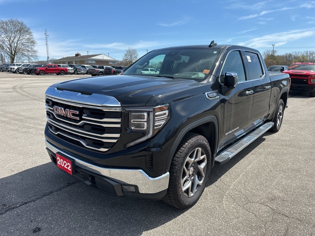 Used 2022 GMC Sierra 1500 SLT with VIN 3GTUUDED8NG668060 for sale in Bloomington, Minnesota