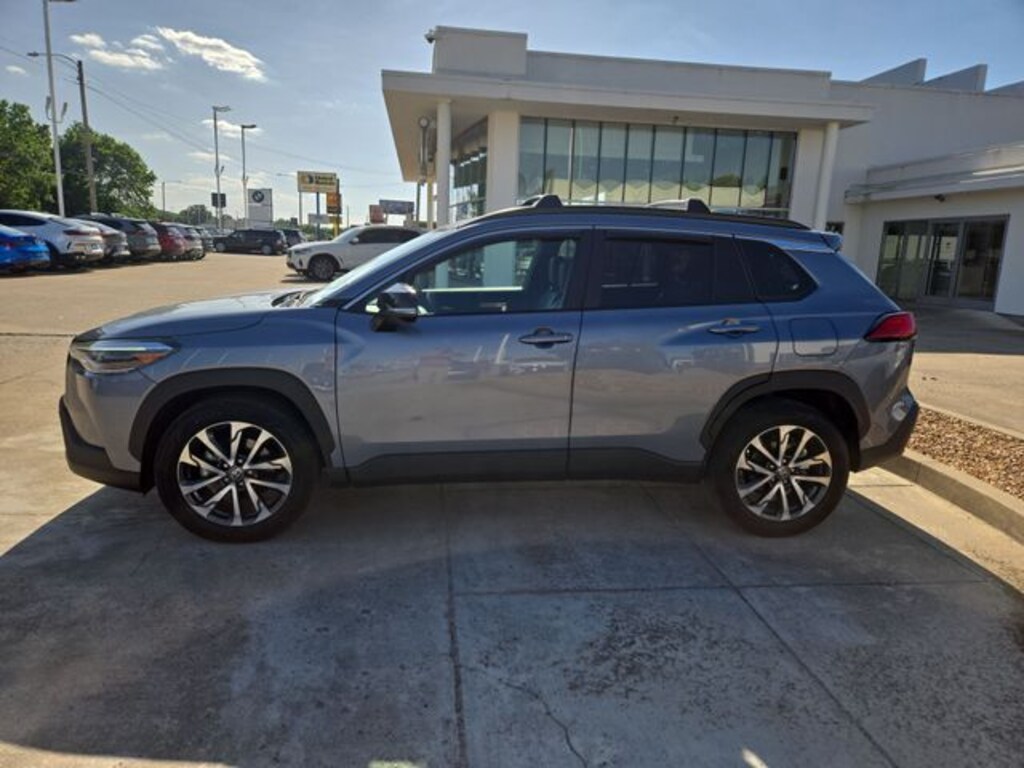 Used 2025 Toyota Corolla Cross XLE SUV