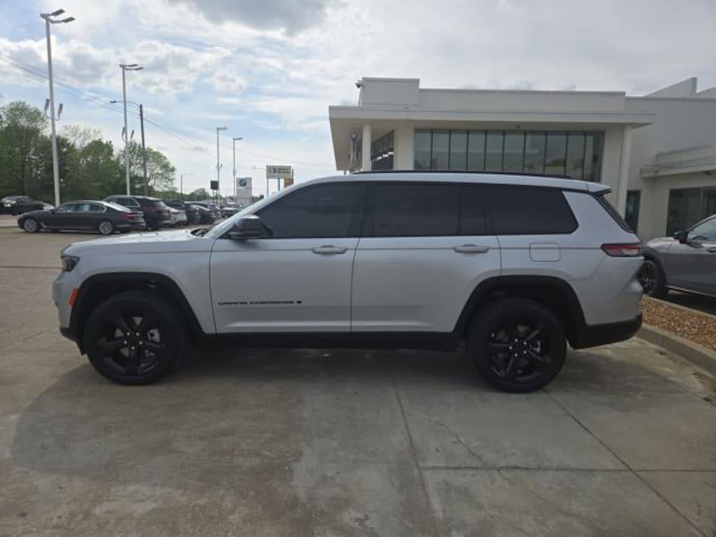 Used 2024 Jeep Grand Cherokee L Laredo SUV