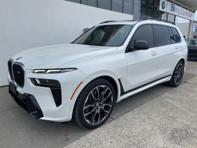 2023 BMW X7 M60i's photo