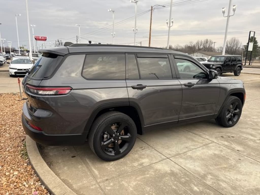 Used 2021 Jeep Grand Cherokee L Laredo SUV