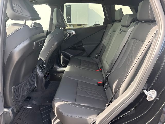 2026 BMW X3 30 - Photo 23