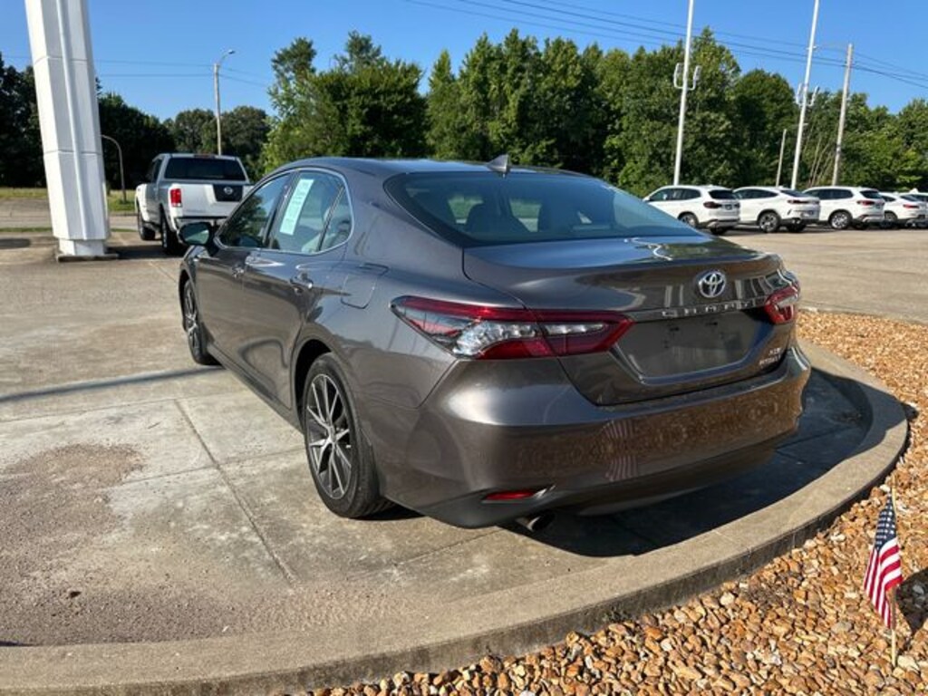 Used 2021 Toyota Camry Hybrid XLE Sedan