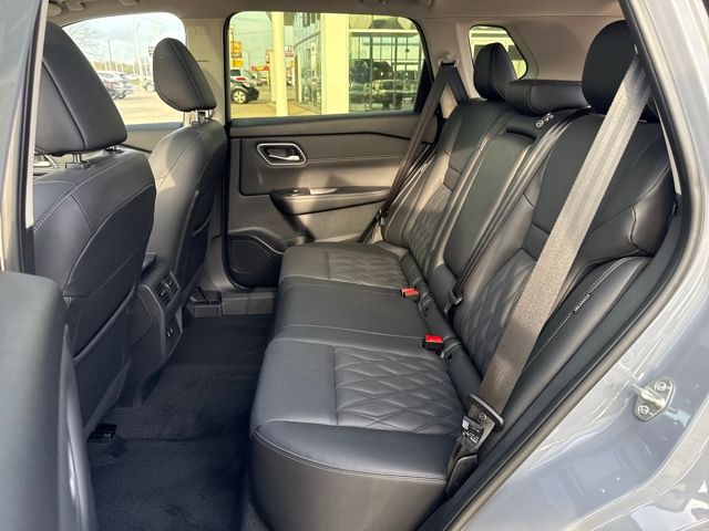 2025 Nissan Rogue Platinum - Photo 21
