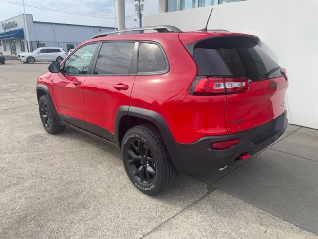 Used 2018 Jeep Cherokee Trailhawk 4x4 SUV