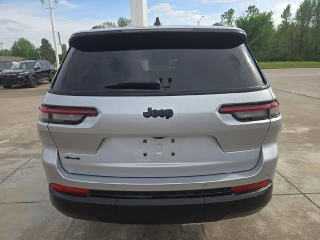 Used 2024 Jeep Grand Cherokee L Laredo SUV