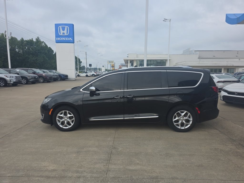 Used 2020 Chrysler Pacifica Limited with VIN 2C4RC1GG2LR150676 for sale in Paducah, KY