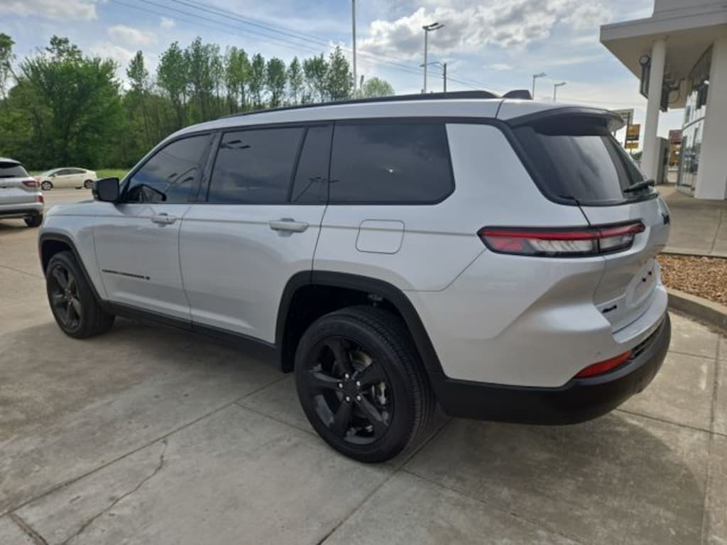 Used 2024 Jeep Grand Cherokee L Laredo SUV