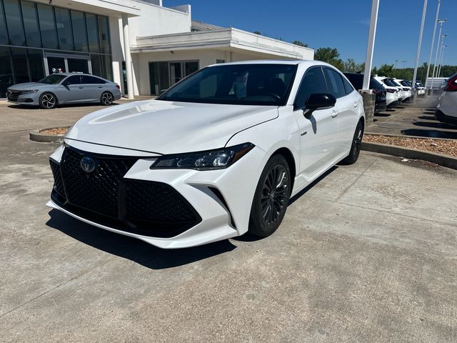 2020 Toyota Avalon XSE Hybrid's photo