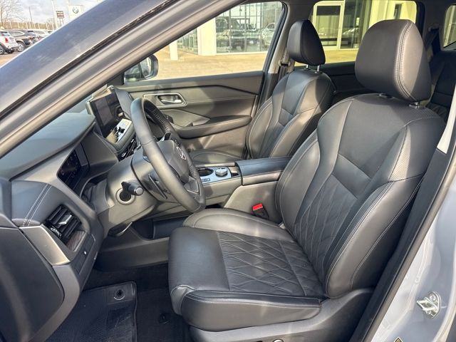 2025 Nissan Rogue Platinum - Photo 13