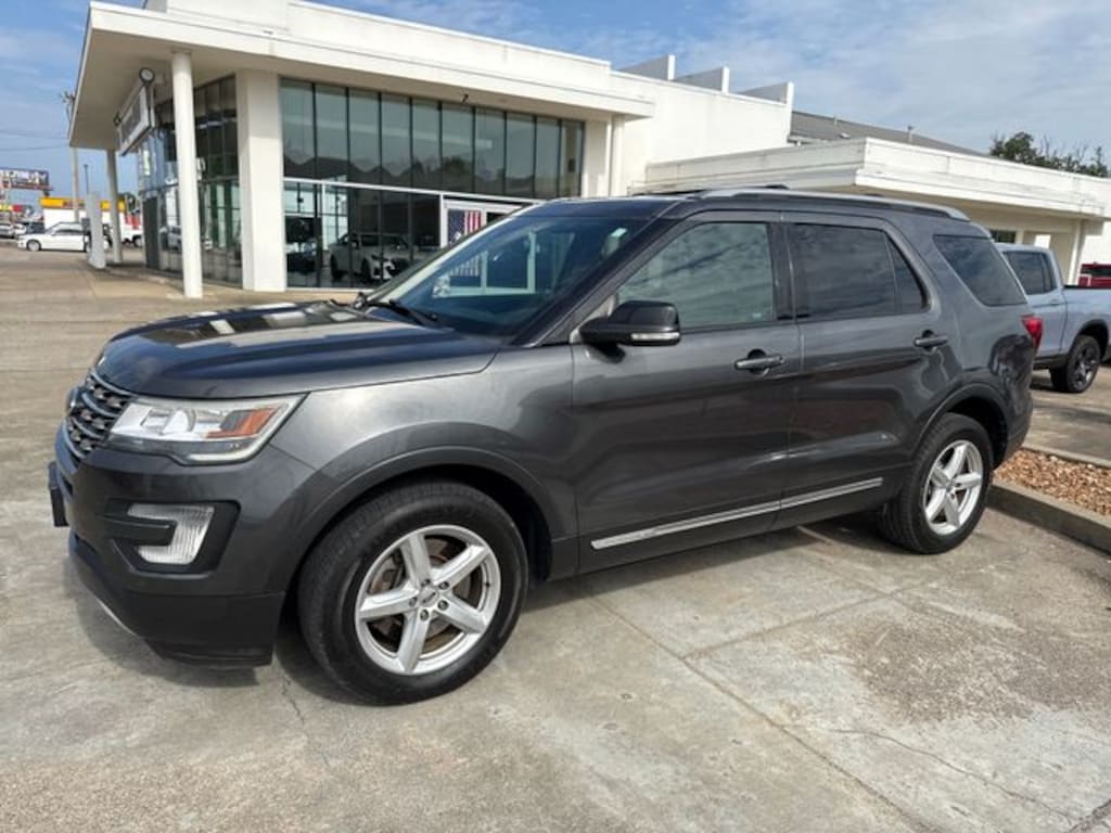 Used 2017 Ford Explorer XLT SUV