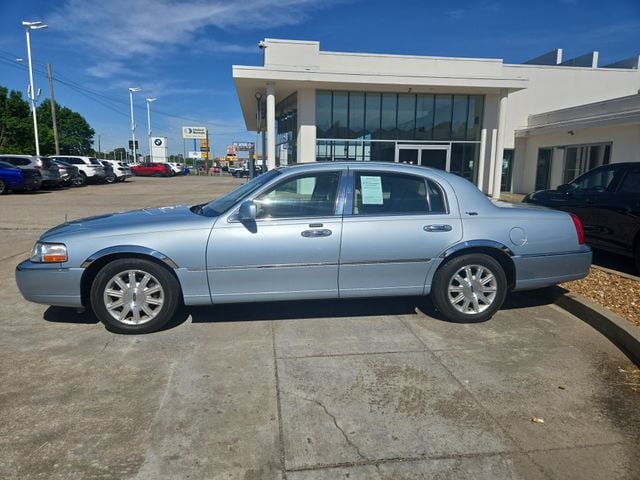 Used 2009 Lincoln Town Car Signature Limited with VIN 2LNHM82V59X633683 for sale in Paducah, KY