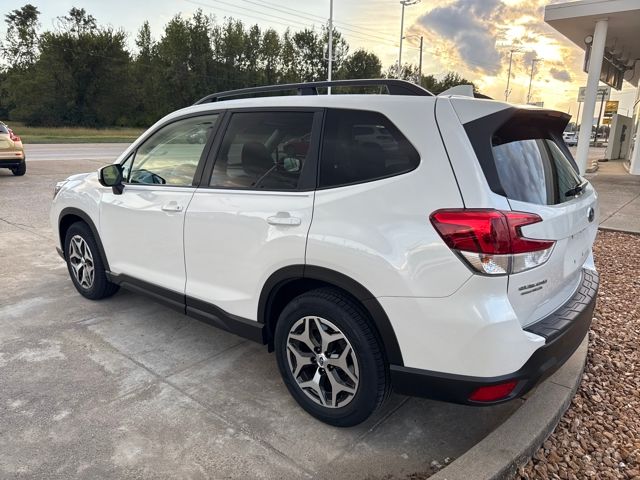 2020 Subaru Forester Premium photo 2