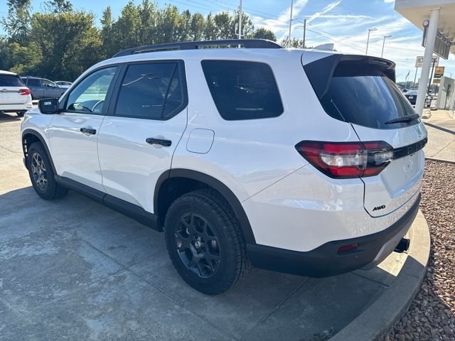 2025 Honda Pilot TrailSport photo 2