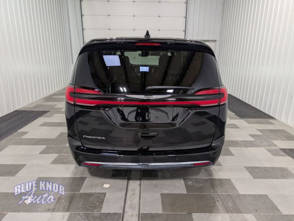 Used 2025 Chrysler Pacifica Select Minivan/Van