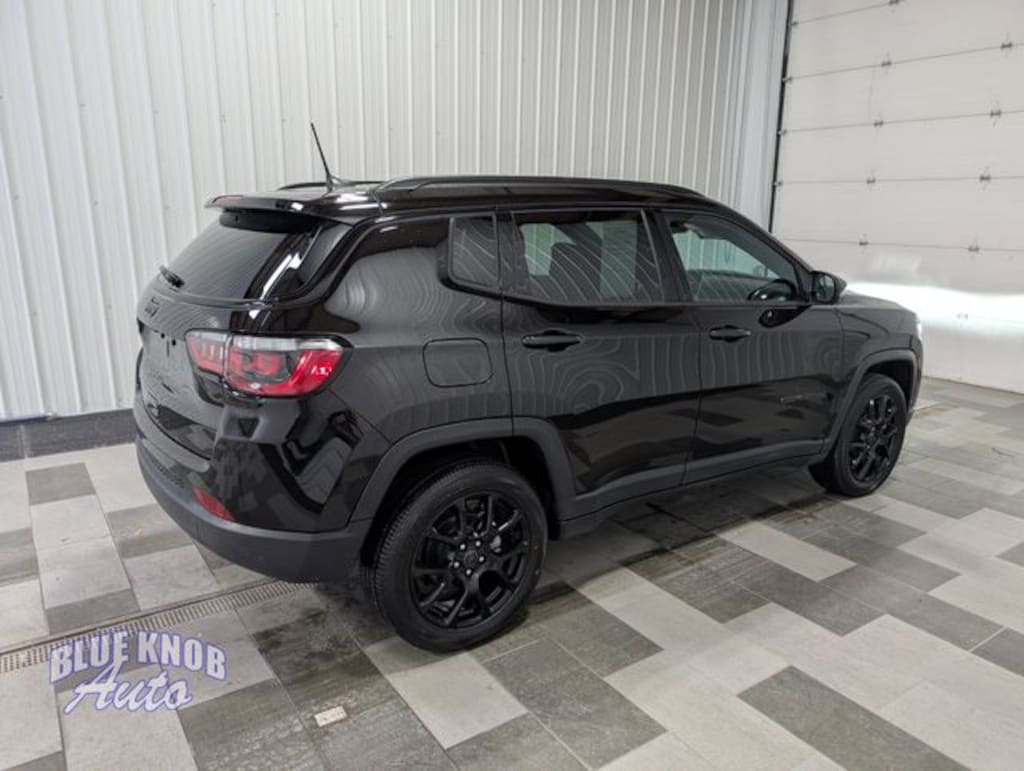 Used 2025 Jeep Compass Latitude SUV
