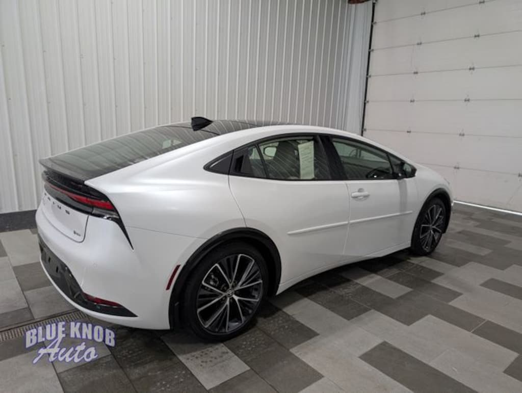 Used 2025 Toyota Prius XLE Hatchback