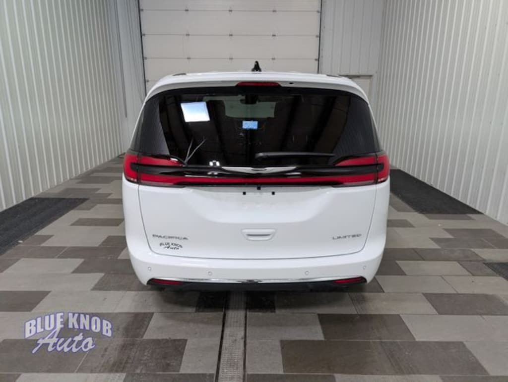 Used 2026 Chrysler Pacifica Limited Minivan/Van