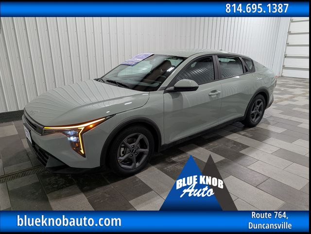 2025 Kia K4 LXS AT's photo