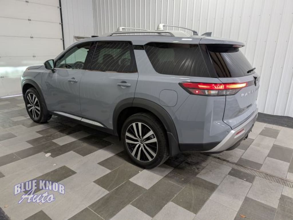 Used 2025 Nissan Pathfinder Platinum SUV