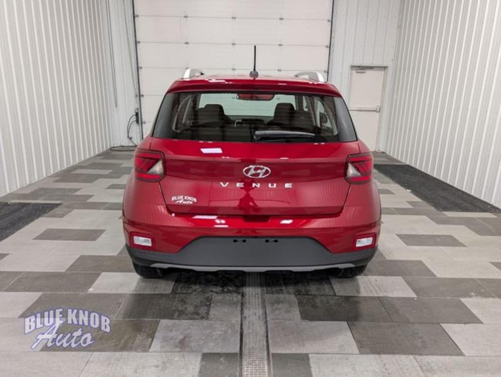 Used 2025 Hyundai Venue SEL SUV