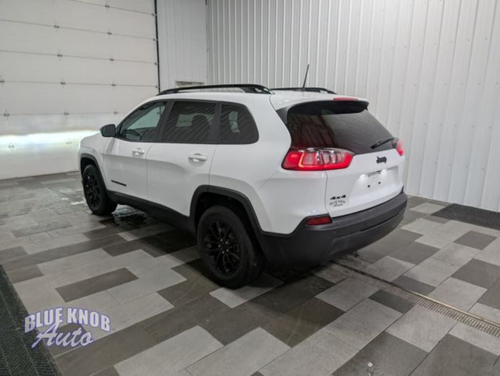 Used 2023 Jeep Cherokee Altitude SUV