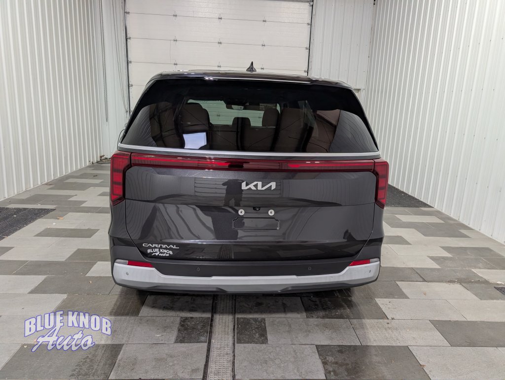 Used 2025 Kia Carnival LXS Minivan/Van