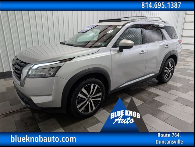 2023 Nissan Pathfinder Platinum 4WD's photo