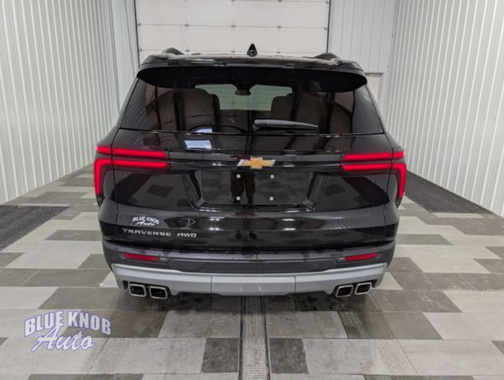 Used 2025 Chevrolet Traverse LT SUV