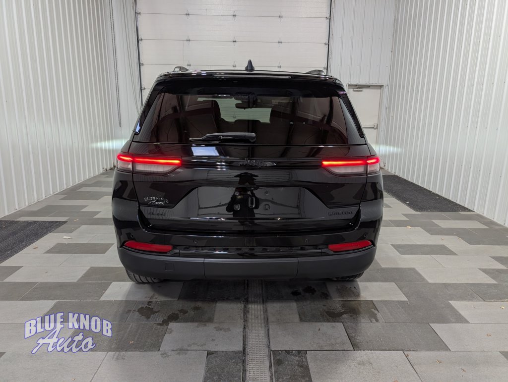 Used 2023 Jeep Grand Cherokee Limited SUV
