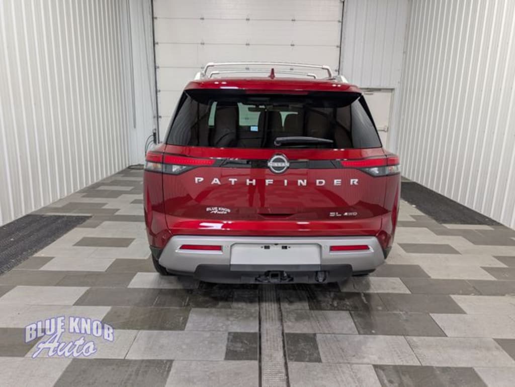 Used 2025 Nissan Pathfinder SL SUV