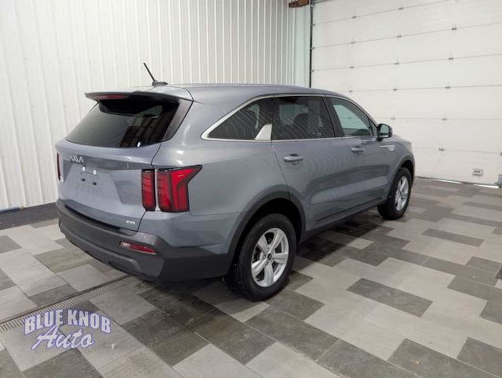 Used 2023 Kia Sorento LX SUV