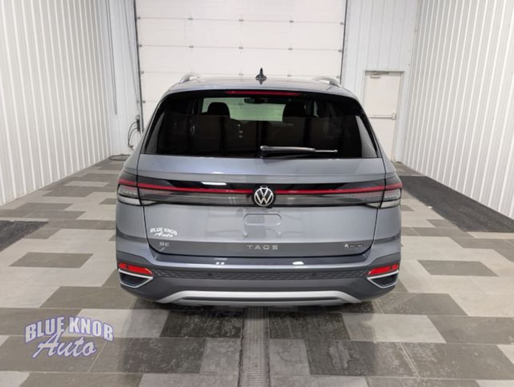 Used 2025 Volkswagen Taos 1.5T SE SUV