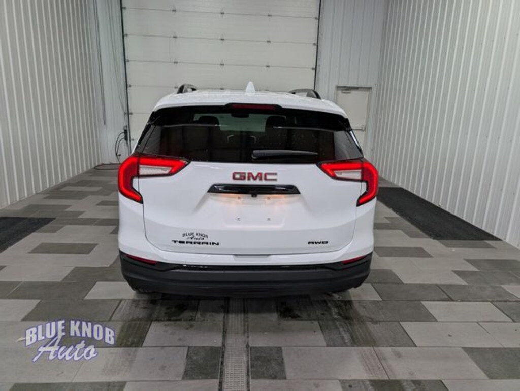 Used 2024 GMC Terrain SLT SUV