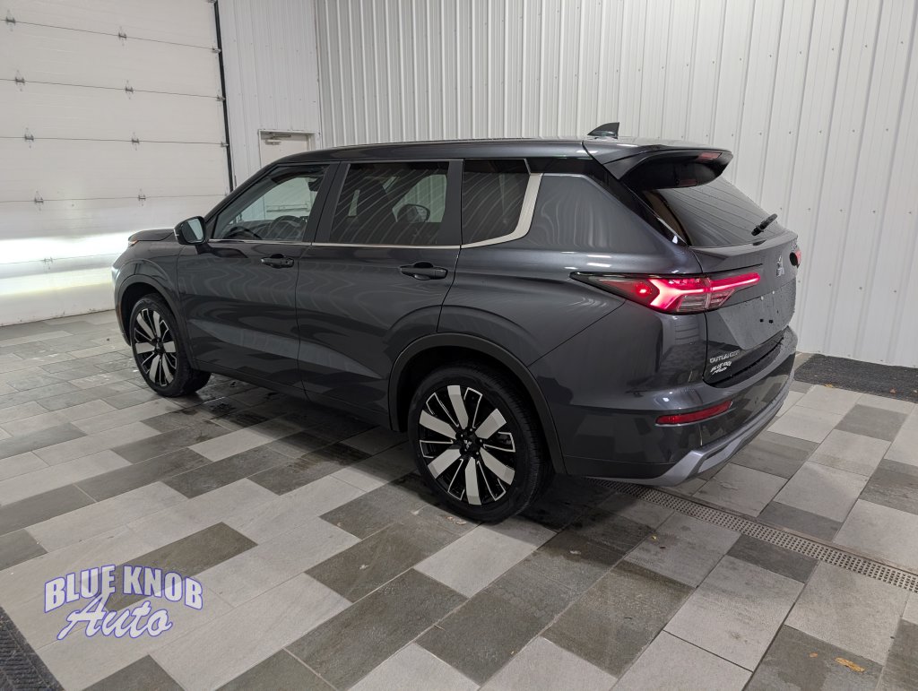 Used 2025 Mitsubishi Outlander SE SUV