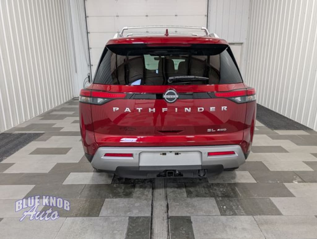 Used 2024 Nissan Pathfinder SL SUV