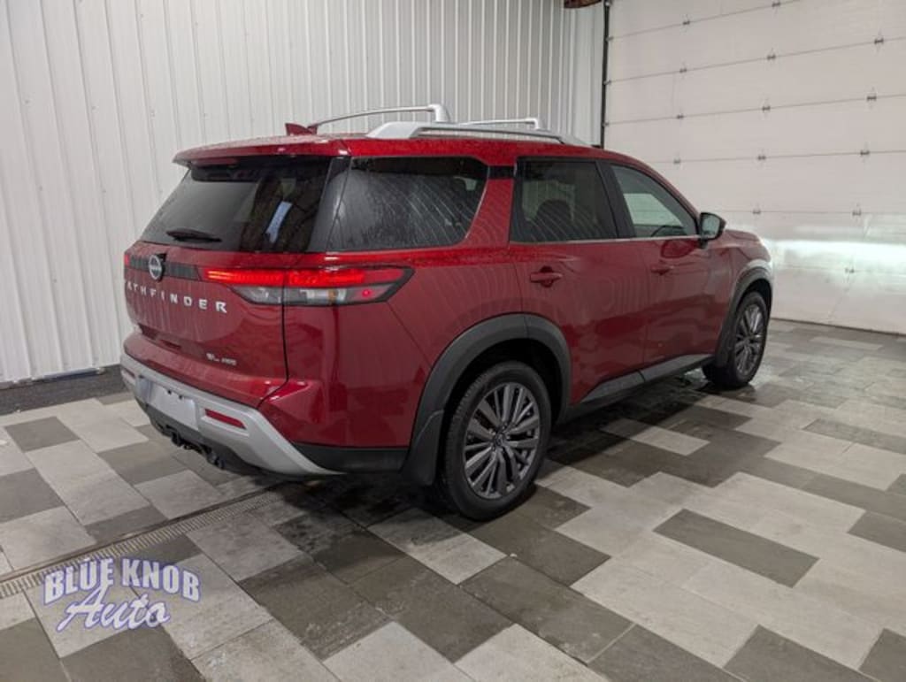 Used 2023 Nissan Pathfinder SL SUV