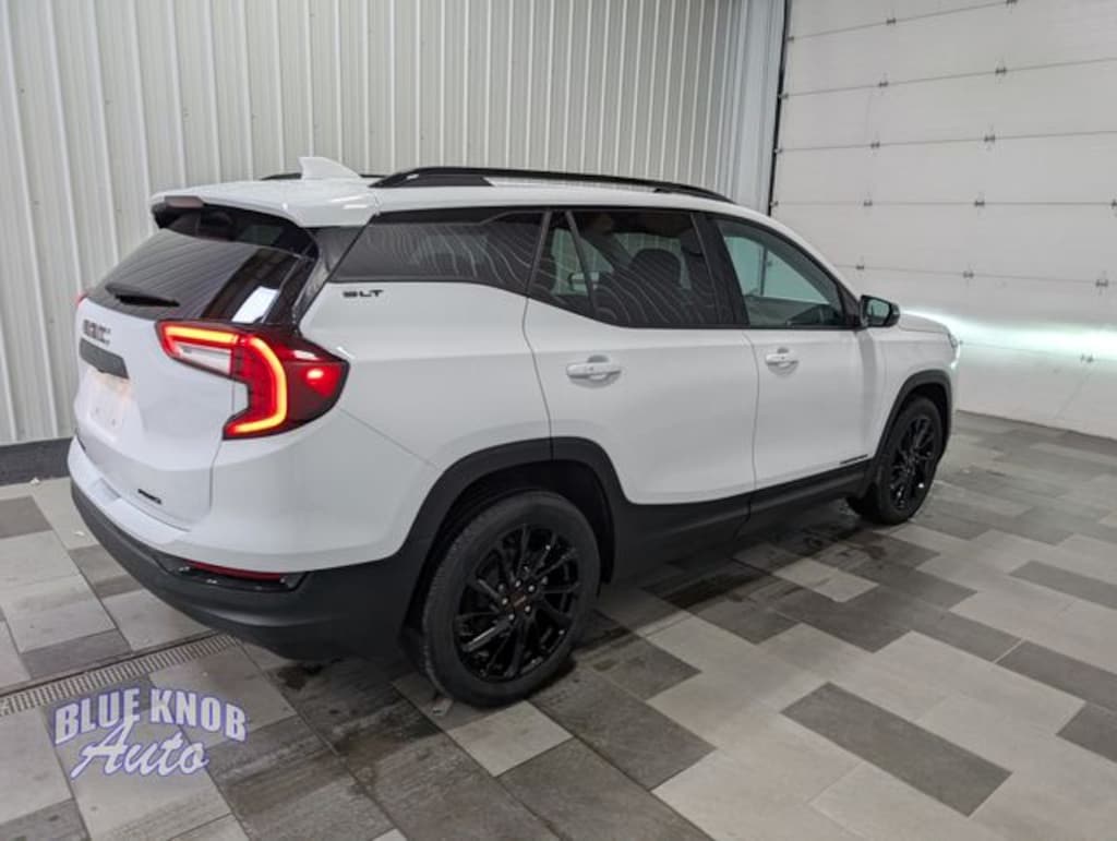 Used 2024 GMC Terrain SLT SUV