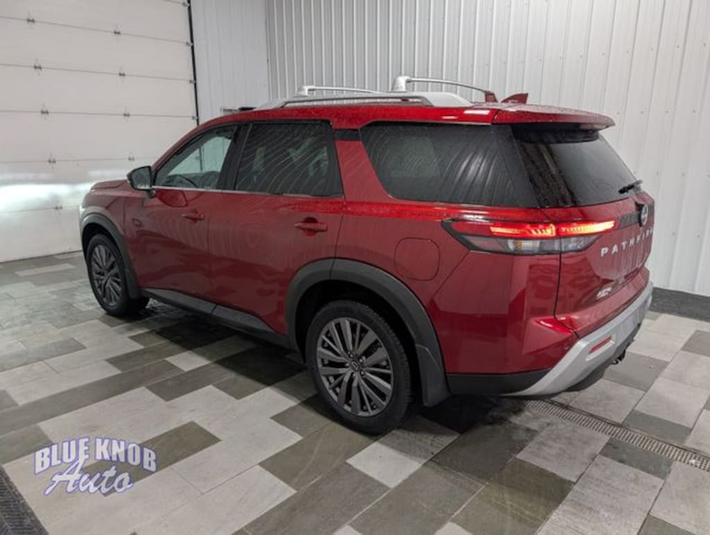 Used 2023 Nissan Pathfinder SL SUV
