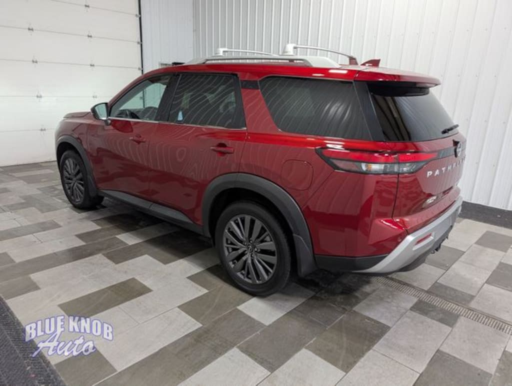 Used 2025 Nissan Pathfinder SL SUV