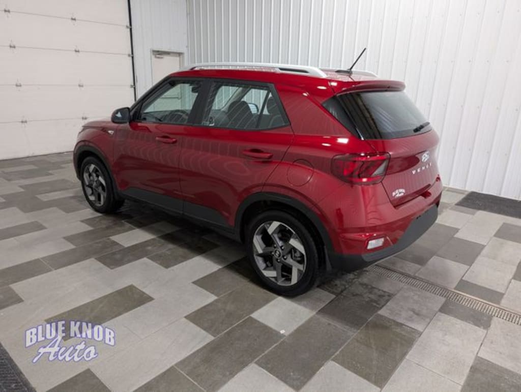 Used 2025 Hyundai Venue SEL SUV
